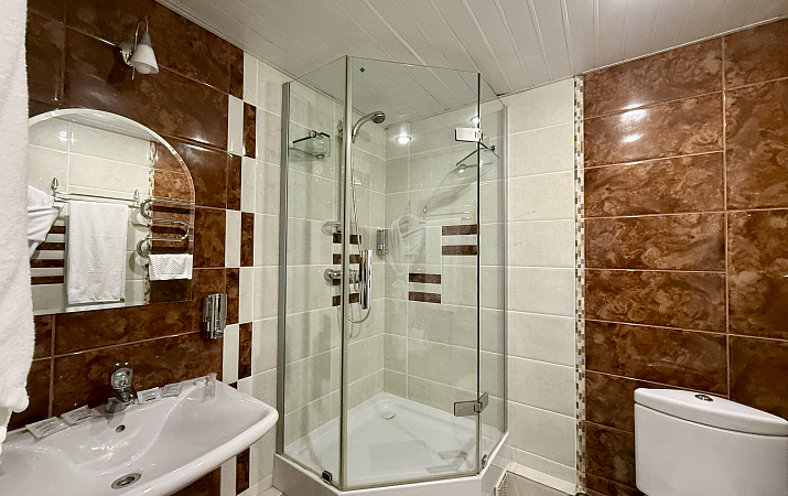 ВЫСШАЯ КАТЕГОРИЯ ДВУХМЕСТНЫЙ ТРЁХКОМНАТНЫЙ АПАРТАМЕНТ (с двуспальной кроватью)