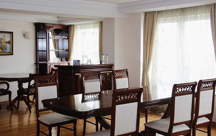 ВЫСШАЯ КАТЕГОРИЯ ДВУХМЕСТНЫЙ ТРЁХКОМНАТНЫЙ АПАРТАМЕНТ (с двуспальной кроватью)